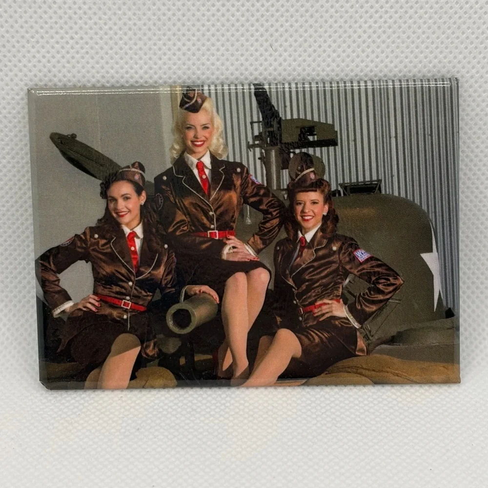 π 5/$15 Vintage Style Pin-Up 2βx3β Magnet - Picture 1 of 3